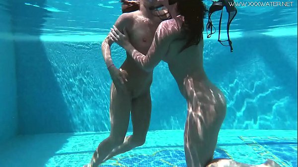 Jessica_and Lindsay naked swimming in the pool