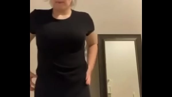 Play MP4 - Ex-girlfriend strips for camera