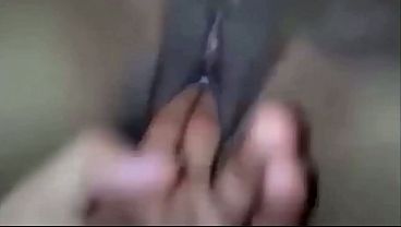 Que Rico Fetiche, A Mi Mujer Le Encanta Que Le Meta Toda Mi Mano Por Su Co&ntilde;o thumbnail