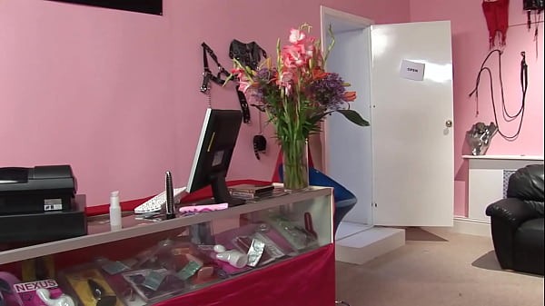 Nonton Kerry And Farrah Eat Titties And Poon Then Stuff Crotches With Vibrators thumbnail