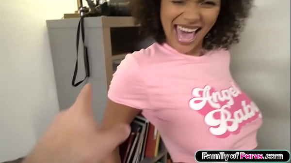 Play MP4 - Ebony stepsister blows stepbro to go out