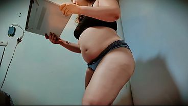 Nonton Nicole's Lazy Bed Farts & Slow Booty Tease thumbnail