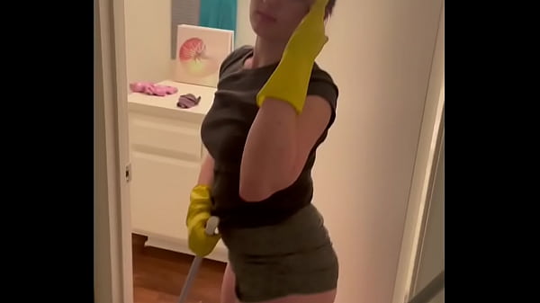 Play MP4 - Nympho Naomi is My Sexy Maid