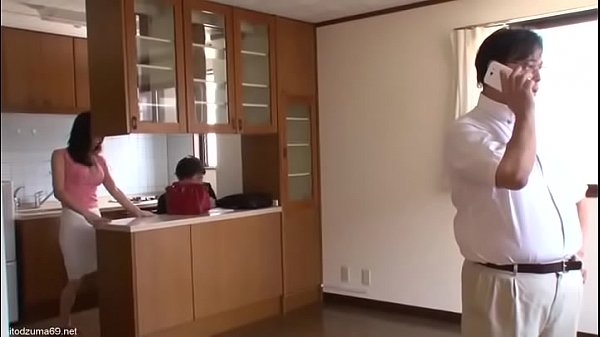 Vợngoạitình khi chồng đangxem nhà