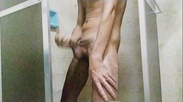 Play MP4 - Tomando banho e batendo uma bem gostosa