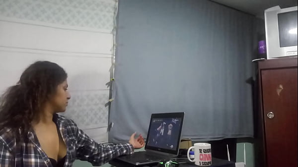 Chica Con Tetas Naturales Le Hace Una Paja A Un Chico thumbnail