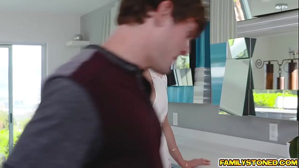 Play MP4 - fucks Yasmin Scotts pussy doggy