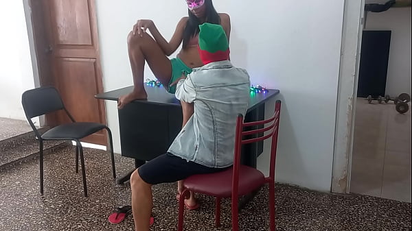 HOMEMADE_INDIAN PORN THE_OWNER OFTHE COMPANY ASKS THE INNOCENT WORKER TODANCE ON HIS DESK TO EARN A PAYRAISE THE BOSS_IS A DAMN GUY