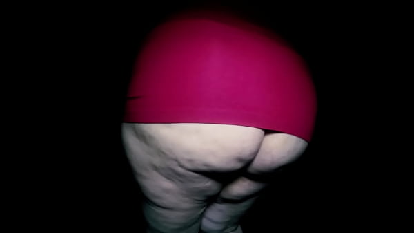 Bailando vestido rojo 