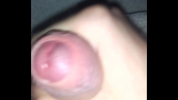 Jeune gay qui aime se masturber se masturber avec sa grosse bite 