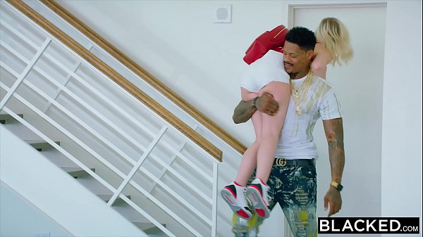 Play MP4 - BLACKED This petite blonde only has eyes for BBC