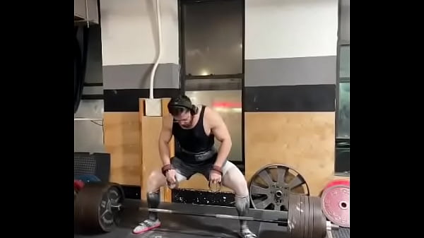 Menacing vegan cunt strokes black 800lb rod 