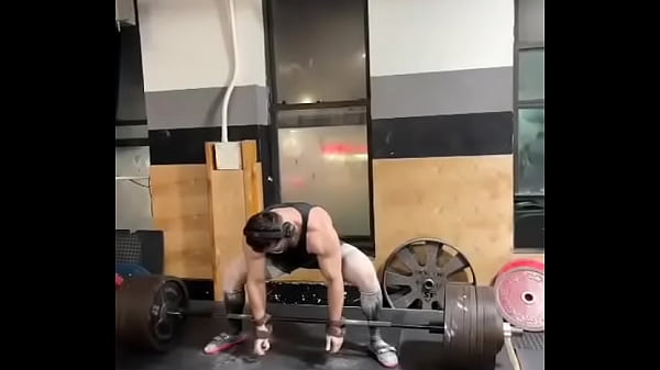 Menacing vegan cunt strokes black 800lb rod