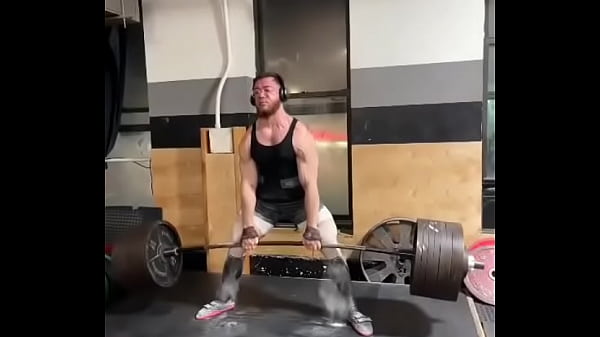 Menacing vegan cunt strokes black 800lb rod 