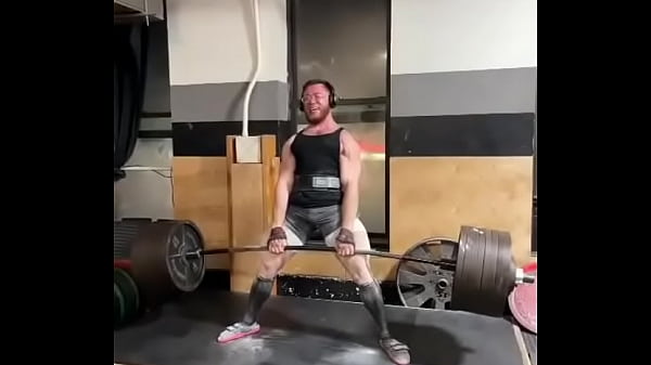 Menacing vegan cunt strokes black 800lb rod