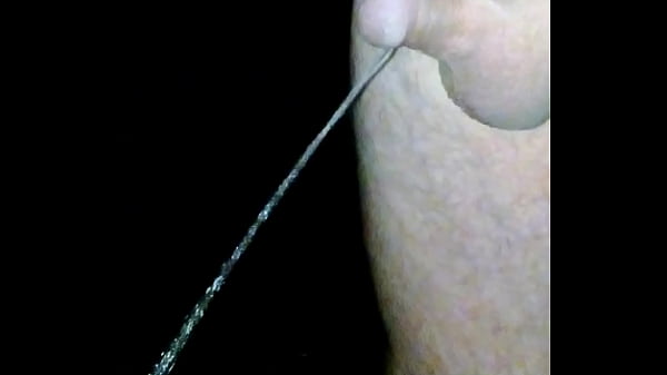 Play MP4 - Nacked piss outside on Safari&period;