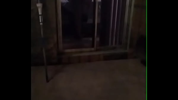 Desvistiendome y ense&ntilde;ando tanga