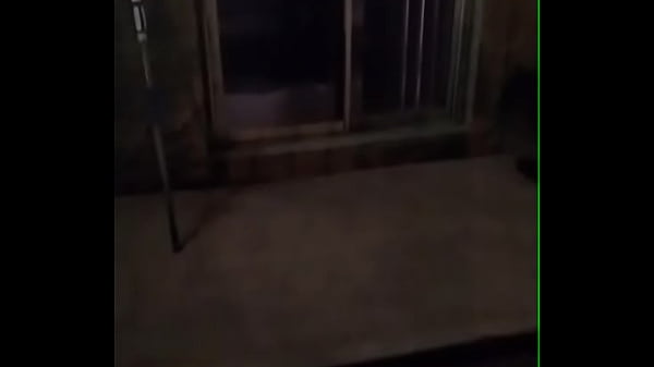 Desvistiendome y ense&ntilde;ando tanga 