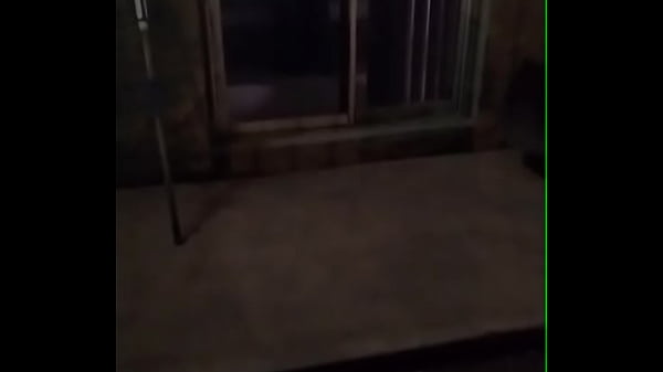 Desvistiendome y ense&ntilde;ando tanga 