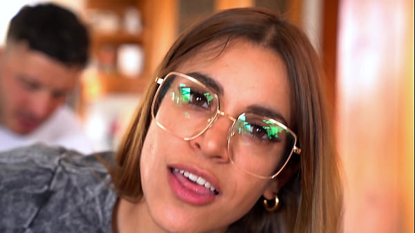 Nonton When The Delivery Guy Arrives And My Friend Can't Hold Back Her Urge To Suck His Cock thumbnail