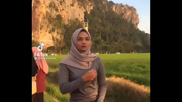 Nonton Jilbab Goyangmaut thumbnail