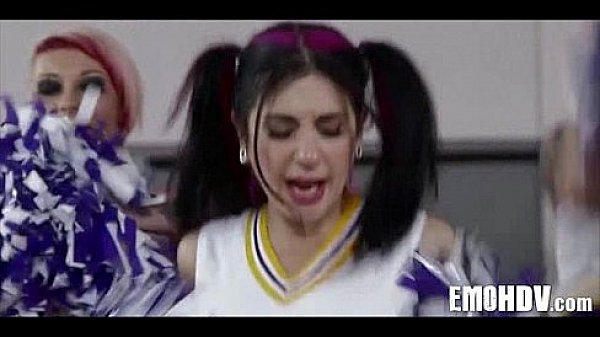 Nonton Emo Lesbians 136 thumbnail