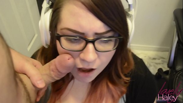 Gamergirl gets her face&throat fucked_for facial achievement