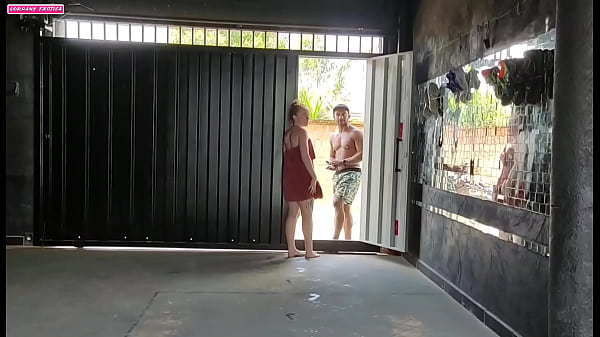 Ofereceu Ajuda Pra Mim Ferrar No Banho thumbnail