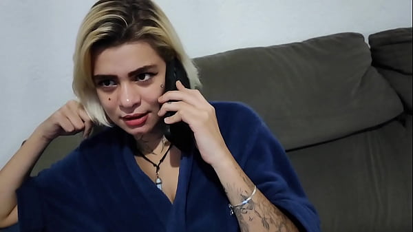 Play MP4 - a russah chamou o eletricista para arrumar sua tv e pagou com sexo