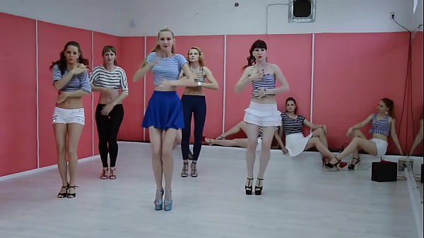Go Go Dance Pin Up - Russian Girls Dance Lub thumbnail