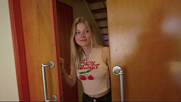 Nonton 20-year-old Birthday Boy Wants The Wildest Gangbang For His Gifts - Sammm Next Door thumbnail