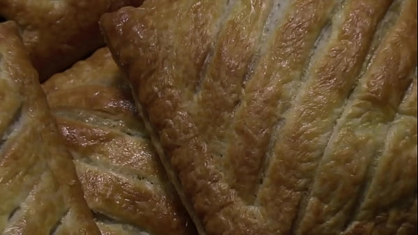 Nonton The Steak Bake Challenge thumbnail