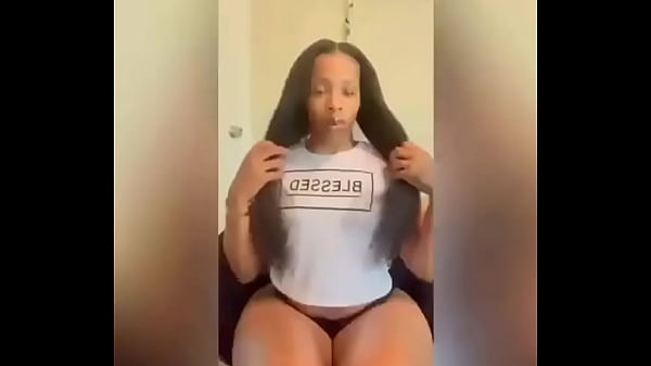 Nonton Lola Skinout By Her Chair thumbnail