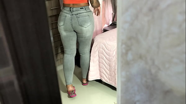 Play MP4 - ESPIANDO A MI CALIENTE MADRASTRA MIENTRAS SE DESVISTE &lpar;DRESSING&comma; BRUNETE&comma; BIG ASS&comma; THONG&rpar;