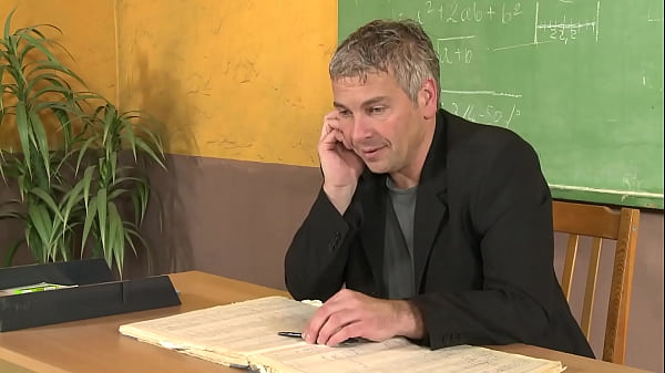 Nonton School Secretary Fucked Hard In Classroom thumbnail