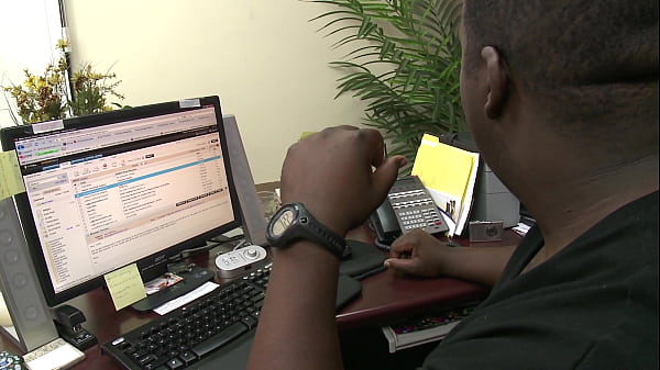 Nonton Licking Pussy Of Brunette Secretary thumbnail