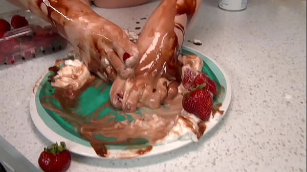 Lexi belle makes a foot cream sunday 