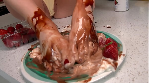 Lexi belle makes a foot cream sunday 