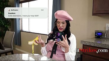 Nonton Curious Stepdaughter Deals With Sex Crazed Step Parents thumbnail