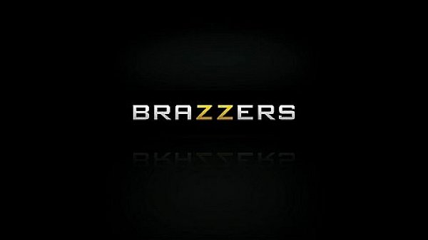 Flexible redhead babe goes down on her brunette girlfriend 