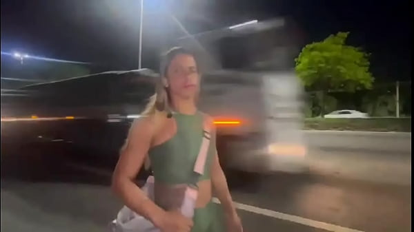 ESPOSA SENDO SEGUIDA E DAPRO SEGUIDA