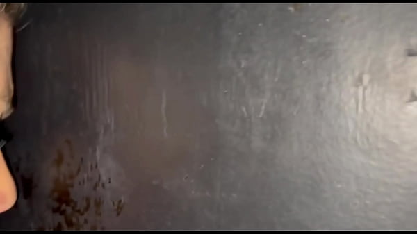 Convidei as amigas para chupar rola comigo no gloryhole 