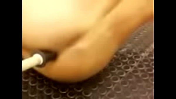 Hace rico sexo analel solo