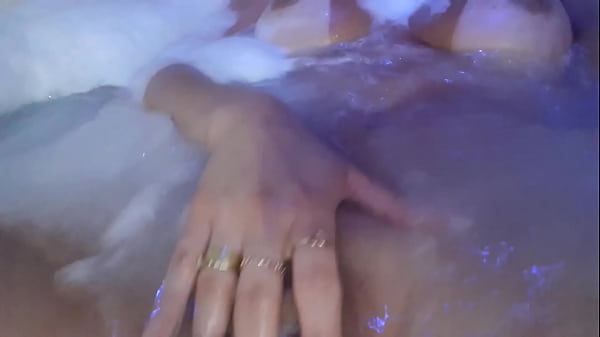 Play MP4 - Matando a curiosidade sobre o tamanho do meu cl&iacute;toris - Thiara Fox