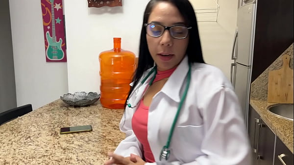 Mi Madrastra_Doctora_Hermosa_se Equivoco de Pastilla_y ahora_Tiene que Ayudarcon la_Ereccionde su Hijastro
