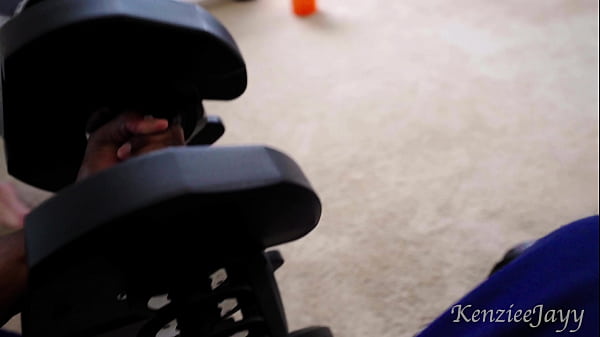 Nonton Working Out My Pussy On A Massive Black Cock! Showered In Cum After An Intense Gym Fuck Session thumbnail