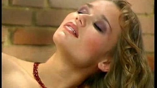 Hot babe massaging herself - BoysIQ 