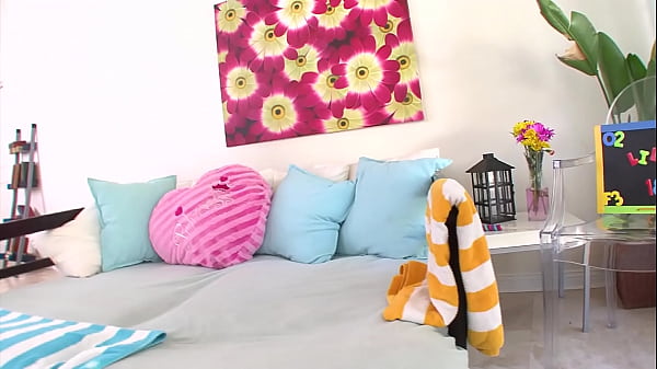 Nonton Lilly Labeau 19 Yo Big Cock Pov Blowjob And Cum Facial thumbnail