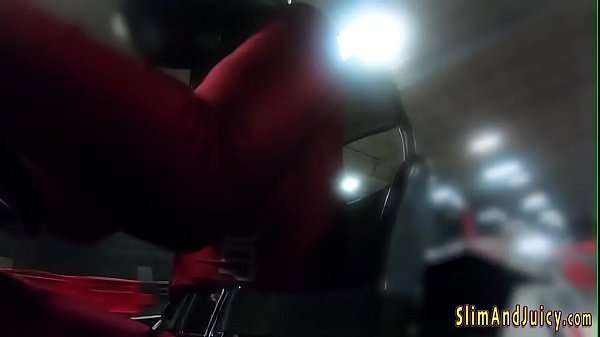 Teen gets big ass fingeredas she rides