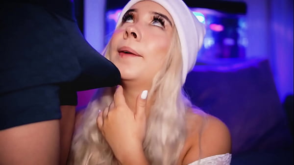 Blonde with an angelic face is an expert in seducing cocks and making them hard 